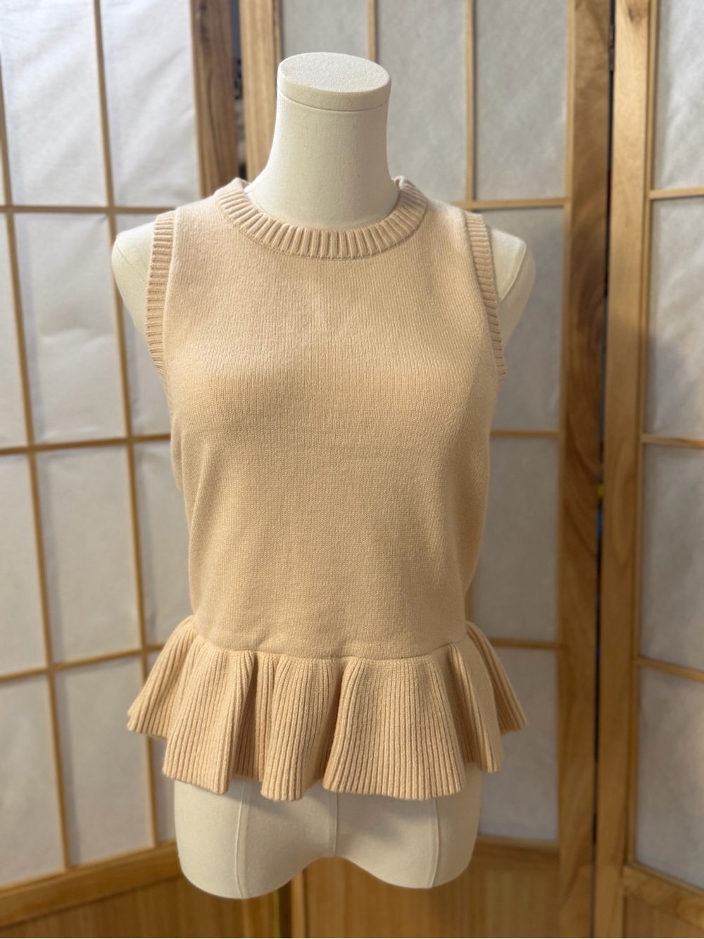 NEW wo tags! French Connection Peach Knit Peplum Sleeveless Top